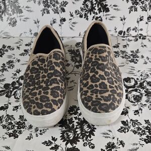 Leopard Print Slip-On Sneakers B21